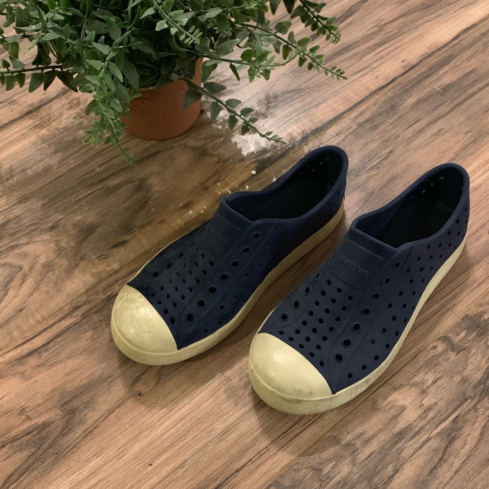 Boys Native shoes. ***SOLD**